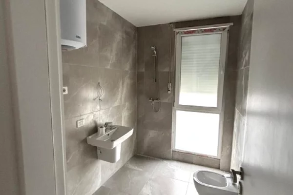 Shtepi me qera Penthose(kati i fundit panoramik) ne Tirane, 2+1, Mobilimi E mobiluar, Pagesa 800  Euro.