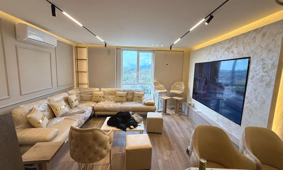 Appartamento in vendita a Tirana 2+1, Arredato