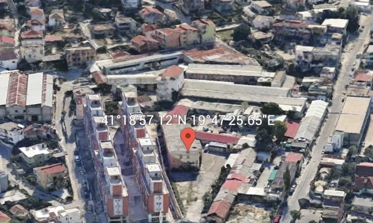 Jepet me qera ambient per zyra ne Tirane.