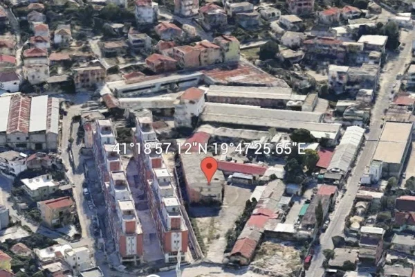 Ambiente Commerciale in Affitto 3+1 a Tirana - 700 Euro