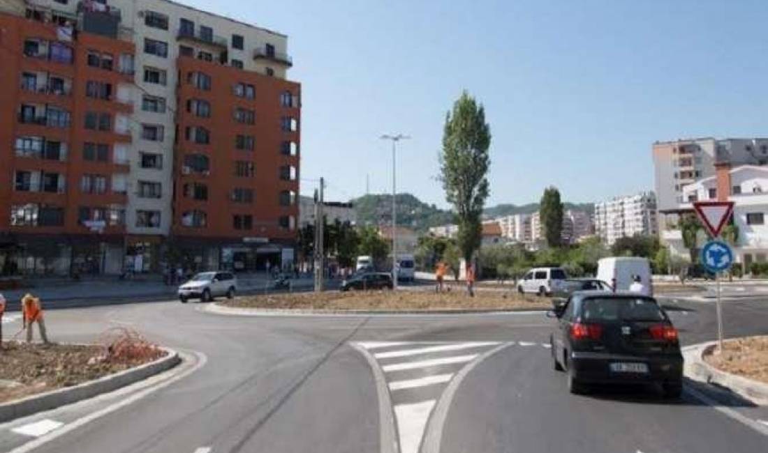 👑Jepet Dyqan 60m2 me qera ne Yzberisht👑