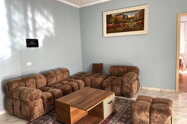 Shtepi me qera Shtepi Private ne Tirane, 1+1, Mobilimi E mobiluar, Pagesa 35,000  Leke.