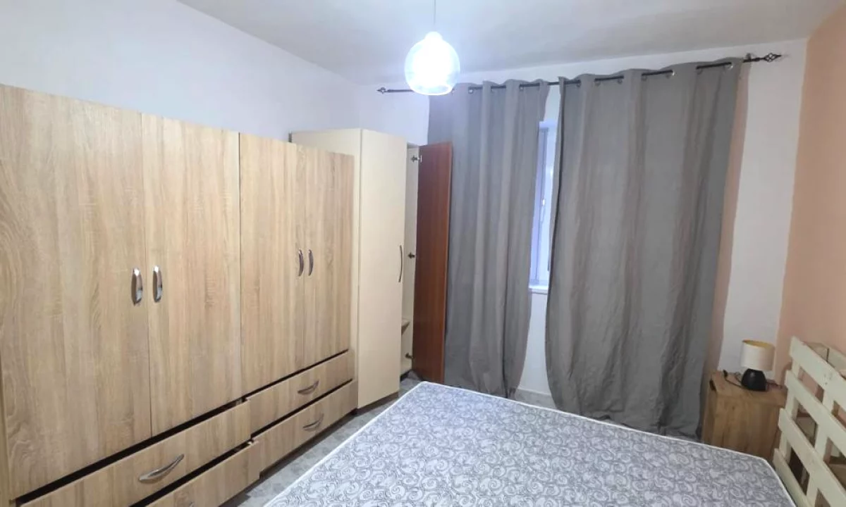 Shtepi me qera Apartament ne Tirane, 1+1, Mobilimi E mobiluar, Pagesa 45,000  Leke.