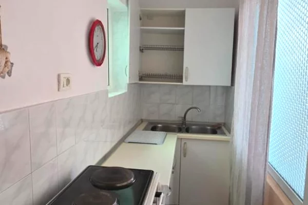 Shtepi me qera Apartament ne Tirane, 1+1, Mobilimi E mobiluar, Pagesa 45,000  Leke.