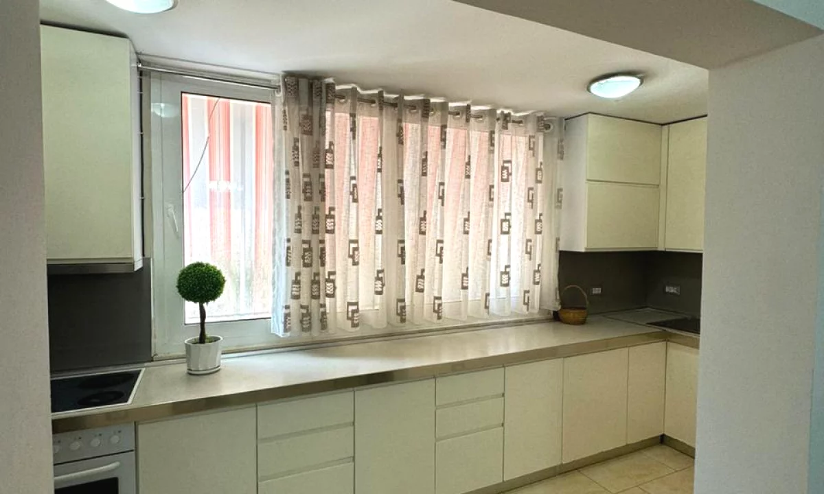 Shtepi me qera Apartament ne Tirane, 1+1, Mobilimi E mobiluar, Pagesa 550  Euro.