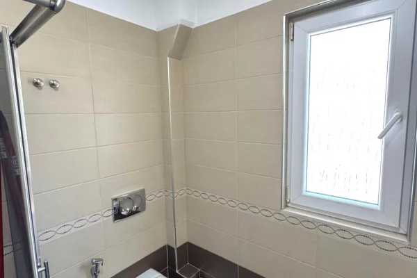 Shtepi me qera Apartament ne Tirane, 1+1, Mobilimi E mobiluar, Pagesa 550  Euro.