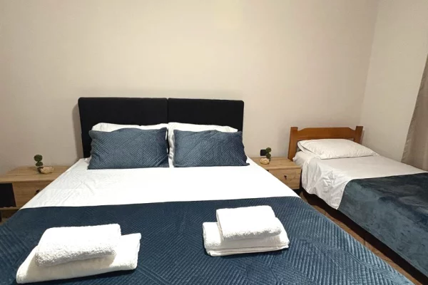 Shtepi me qera Apartament ne Tirane, 1+1, Mobilimi E mobiluar, Pagesa 500  Euro.