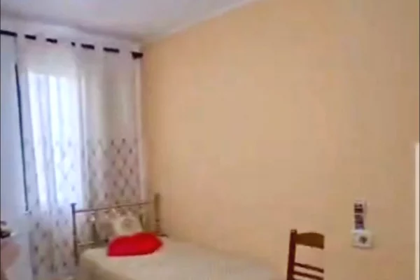 Shtepi me qera Apartament ne Tirane, 2+1, Mobilimi E mobiluar, Pagesa 600  Euro.
