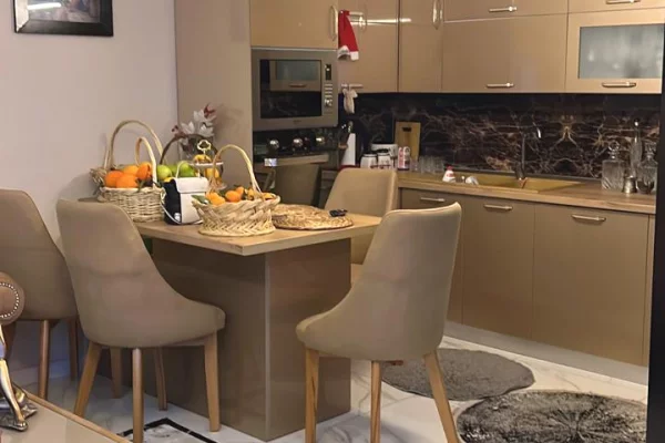 Shtepi ne shitje Apartament ne Tirane, 2+1, Mobilimi E mobiluar, Pagesa 160,000  Euro.