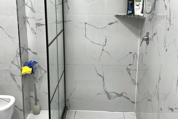 Shtepi ne shitje Apartament ne Tirane, 2+1, Mobilimi E mobiluar, Pagesa 160,000  Euro.