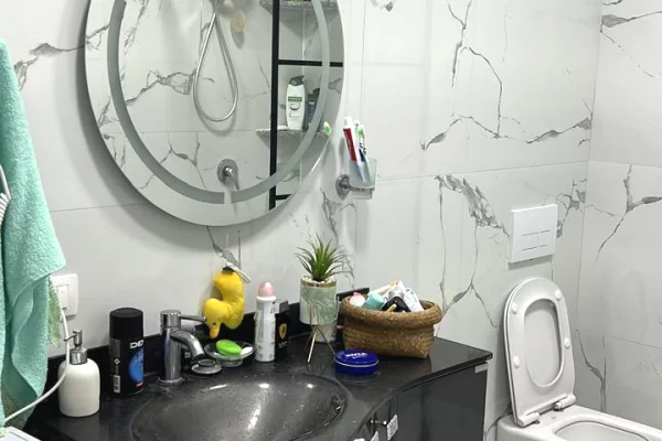 Shtepi ne shitje Apartament ne Tirane, 2+1, Mobilimi E mobiluar, Pagesa 160,000  Euro.
