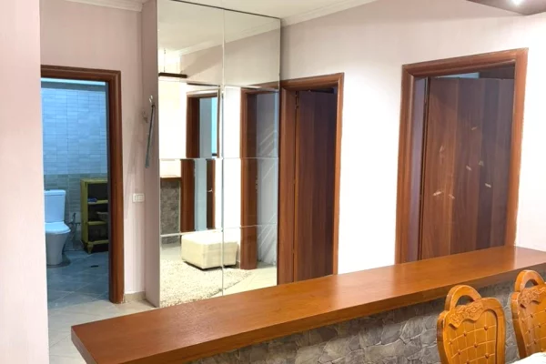 Appartamento in affitto a Tirana 2+1, Arredato