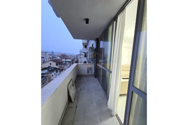 Appartamento in affitto a Tirana 2+1, Arredato