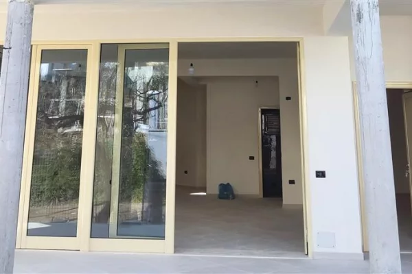 Ambient biznesi me qera 4+1 ne Tirane - 600 Euro