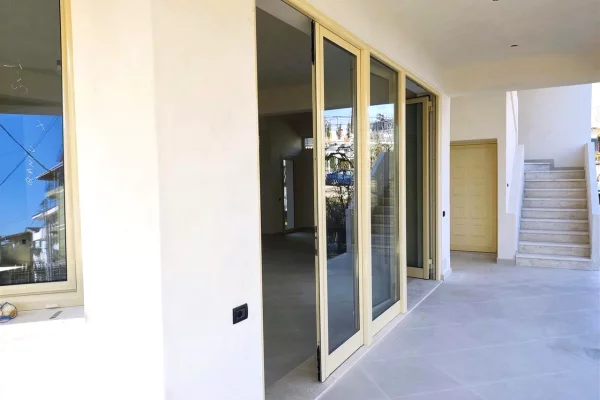 Ambient biznesi me qera 4+1 ne Tirane - 600 Euro