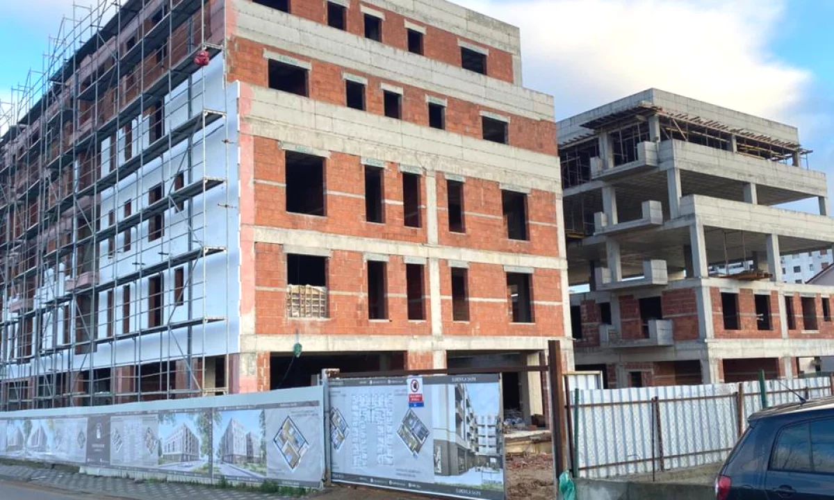 Shtepi ne shitje Apartament ne Tirane, 2+1, Mobilimi Bosh, pa mobiluar, Pagesa 88,000  Euro.