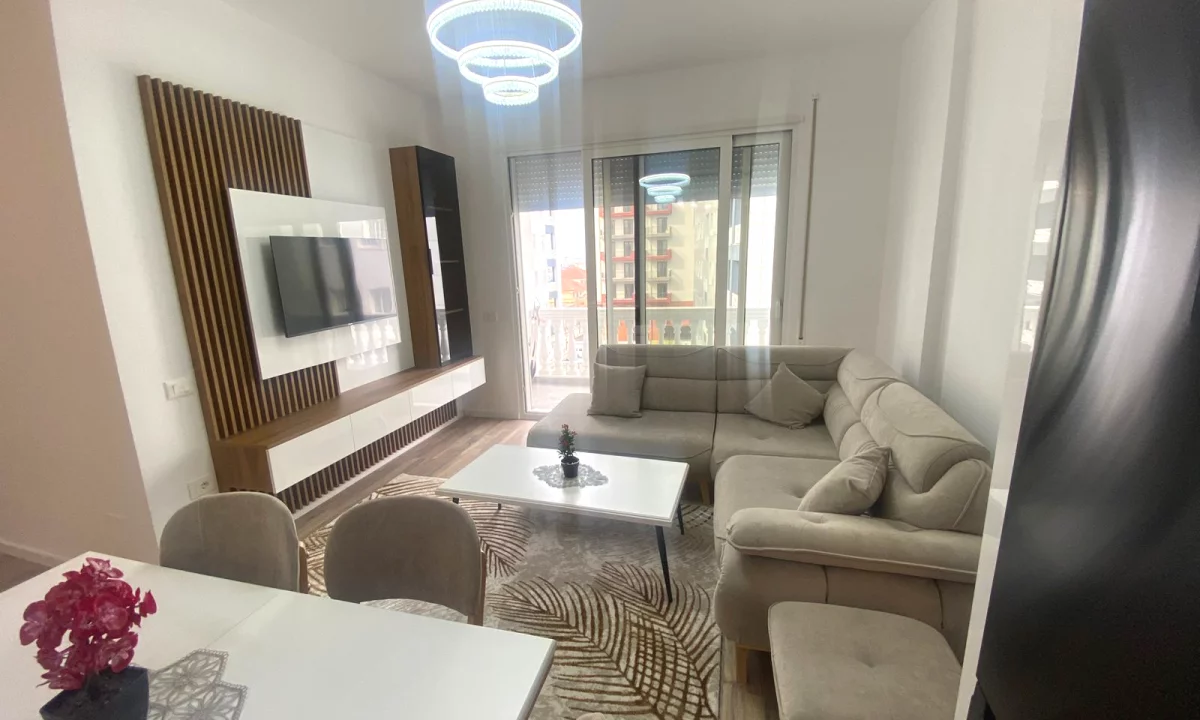 Shtepi me qera Apartament ne Tirane, 3+1, Mobilimi E mobiluar, Pagesa 55,000  Leke.
