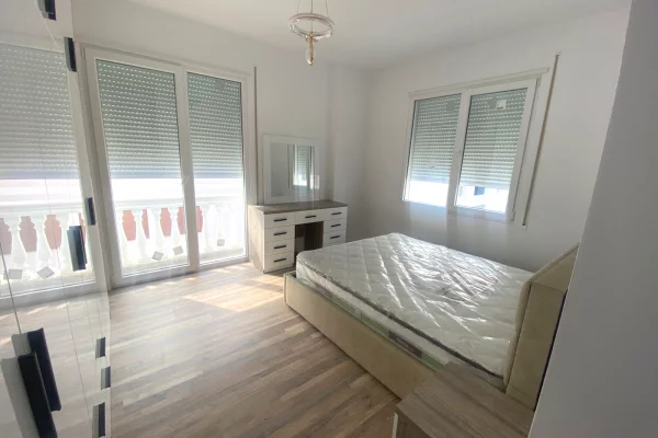 Shtepi me qera Apartament ne Tirane, 3+1, Mobilimi E mobiluar, Pagesa 55,000  Leke.