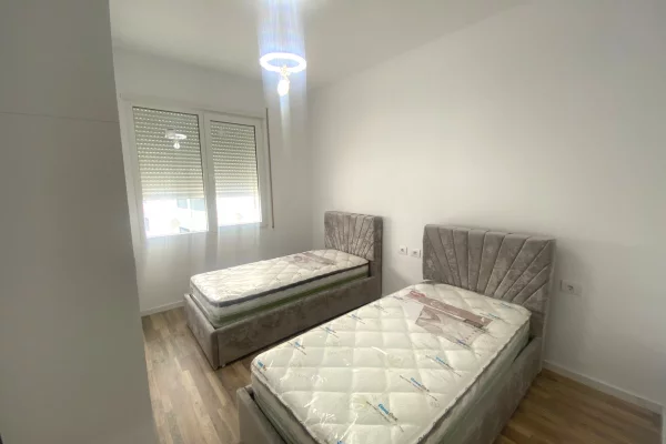Shtepi me qera Apartament ne Tirane, 3+1, Mobilimi E mobiluar, Pagesa 55,000  Leke.