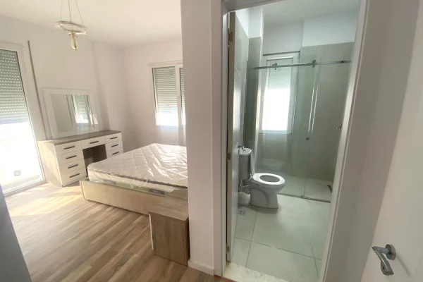 Shtepi me qera Apartament ne Tirane, 3+1, Mobilimi E mobiluar, Pagesa 55,000  Leke.