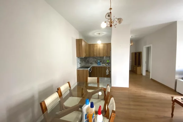 Shtepi me qera Apartament ne Tirane, 2+1, Mobilimi E mobiluar, Pagesa 55,000  Leke.
