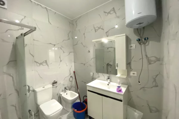 Shtepi me qera Apartament ne Tirane, 2+1, Mobilimi E mobiluar, Pagesa 55,000  Leke.