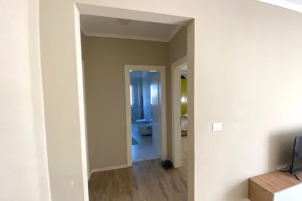 Shtepi ne shitje Apartament ne Tirane, 2+1, Mobilimi E mobiluar, Pagesa 11,500,000  Leke.