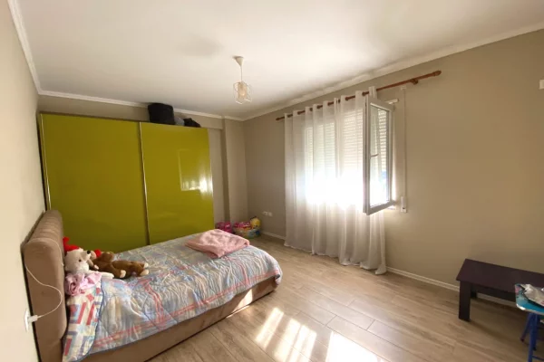 Shtepi ne shitje Apartament ne Tirane, 2+1, Mobilimi E mobiluar, Pagesa 11,500,000  Leke.