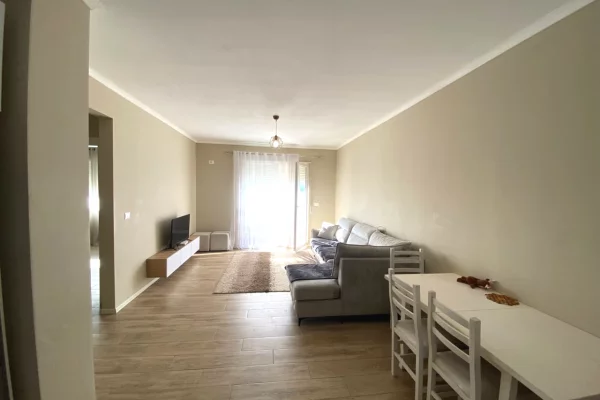 Shtepi ne shitje Apartament ne Tirane, 2+1, Mobilimi E mobiluar, Pagesa 11,500,000  Leke.