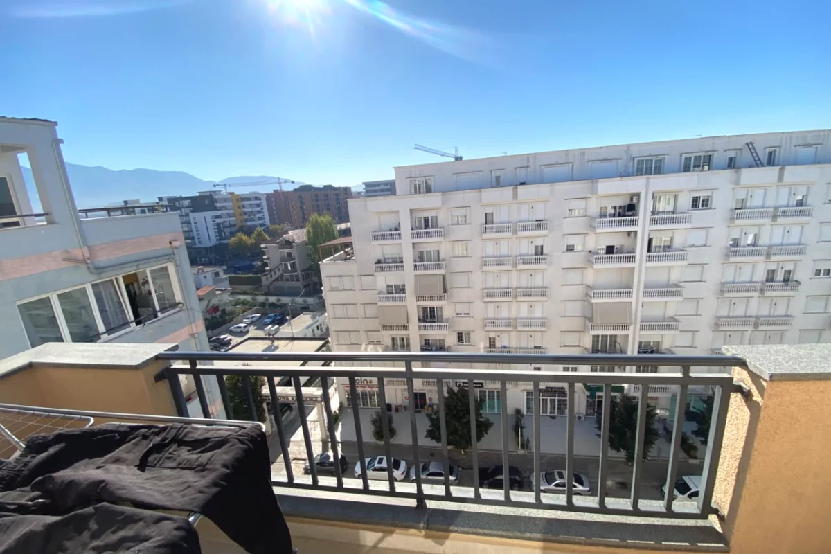 Shtepi ne shitje Apartament ne Tirane, 2+1, Mobilimi E mobiluar, Pagesa 11,500,000  Leke.