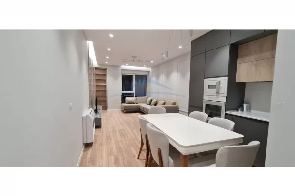 Appartamento in affitto a Tirana 2+1, Arredato