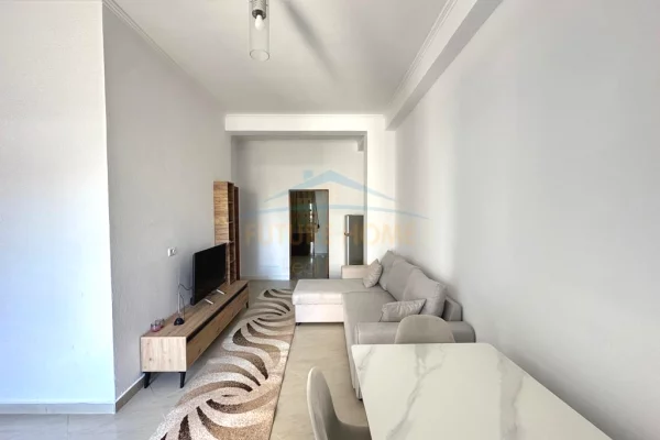 Shtepi me qera Shtepi Private ne Tirane, 2+1, Mobilimi E mobiluar, Pagesa 400  Euro.