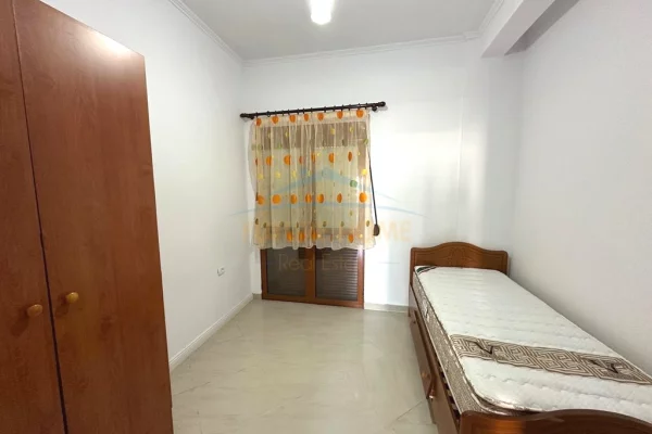 Shtepi me qera Shtepi Private ne Tirane, 2+1, Mobilimi E mobiluar, Pagesa 400  Euro.
