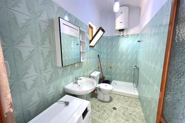 Shtepi me qera Shtepi Private ne Tirane, 2+1, Mobilimi E mobiluar, Pagesa 400  Euro.