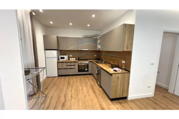 Shtepi me qera Apartament ne Tirane, 2+1, Mobilimi E mobiluar, Pagesa 700  Euro.