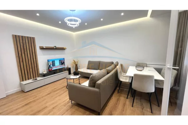 Shtepi me qera Apartament ne Tirane, 2+1, Mobilimi E mobiluar, Pagesa 700  Euro.