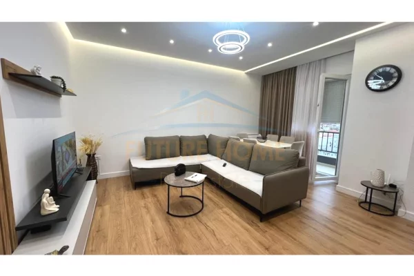 Jap me qera apartament 2+1+2, Rruga 5 Maji, Tirane