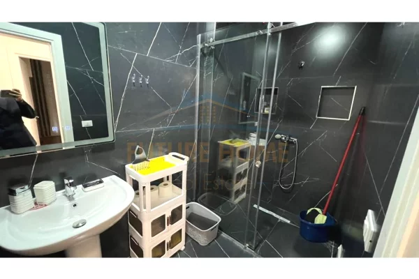 Shtepi me qera Apartament ne Tirane, 2+1, Mobilimi E mobiluar, Pagesa 700  Euro.