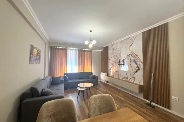 Shtepi me qera Apartament ne Tirane, 1+1, Mobilimi E mobiluar, Pagesa 50,000  Leke.