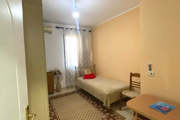 Shtepi me qera Apartament ne Tirane, 2+1, Mobilimi E mobiluar, Pagesa 600  Euro.