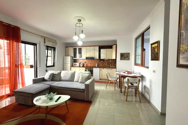 Shtepi me qera Apartament ne Tirane, 2+1, Mobilimi E mobiluar, Pagesa 700  Euro.