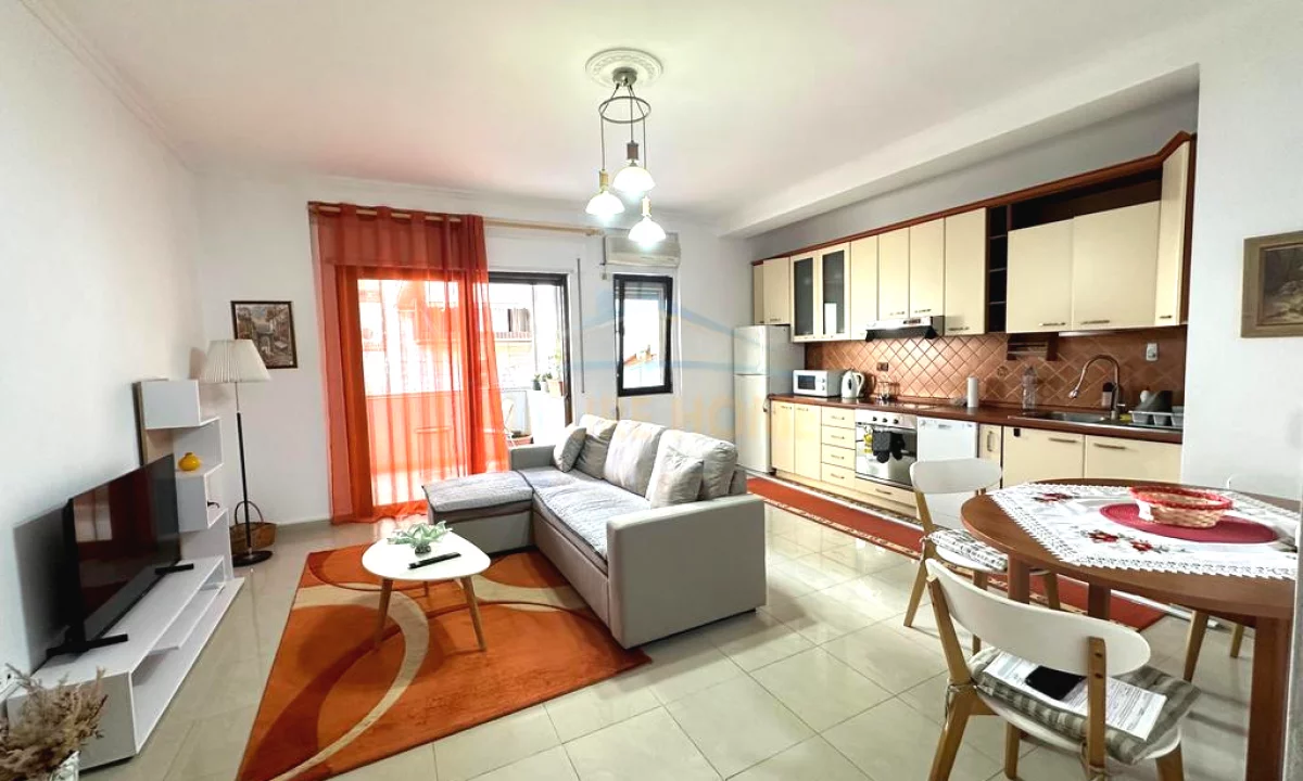 Shtepi me qera Apartament ne Tirane, 2+1, Mobilimi E mobiluar, Pagesa 700  Euro.