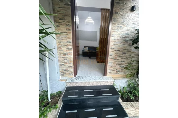 Shtepi me qera Shtepi Private ne Tirane, Garsoniere, Mobilimi E mobiluar, Pagesa 40,000  Leke.