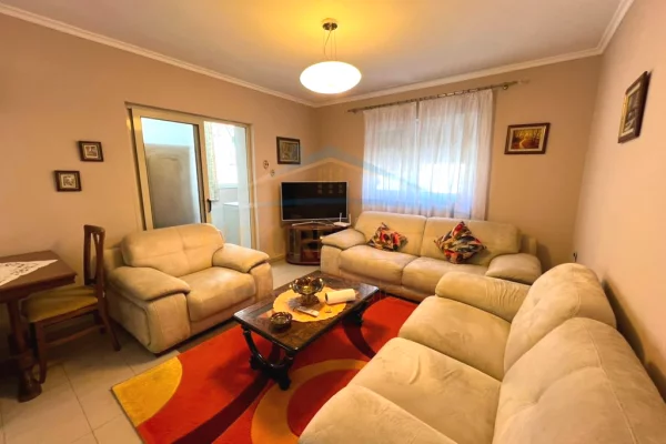 Shtepi me qera Apartament ne Tirane, 2+1, Mobilimi E mobiluar, Pagesa 600  Euro.