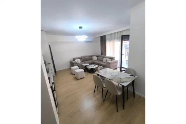 Shtepi me qera Apartament ne Tirane, 1+1, Mobilimi E mobiluar, Pagesa 650  Euro.