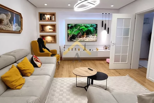 SHESIM APARTAMENT 1+1 ME SIP. 76 M2 I MOBILUAR PRANE GJIMNAZIT PARTIZANI ( PALLAT EKZISTUES )