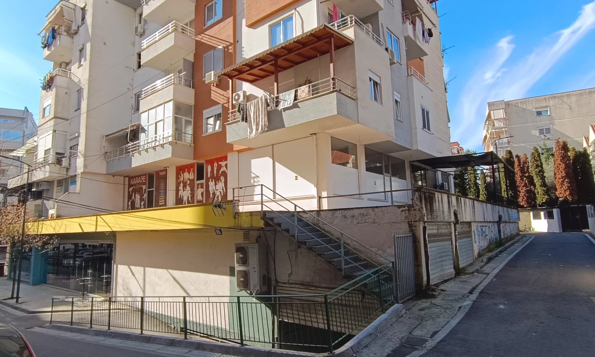 🏬 SHESIM DYQAN PRANE RESTORANT FRESKU 🏬 📐 165 m2 ambient i brendshem + 150 m2 verande 📍 Kati 0 |