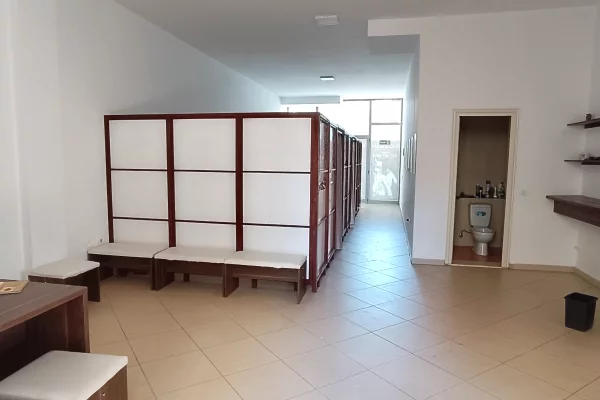 🏬 SHESIM DYQAN PRANE RESTORANT FRESKU 🏬 📐 165 m2 ambient i brendshem + 150 m2 verande 📍 Kati 0 |