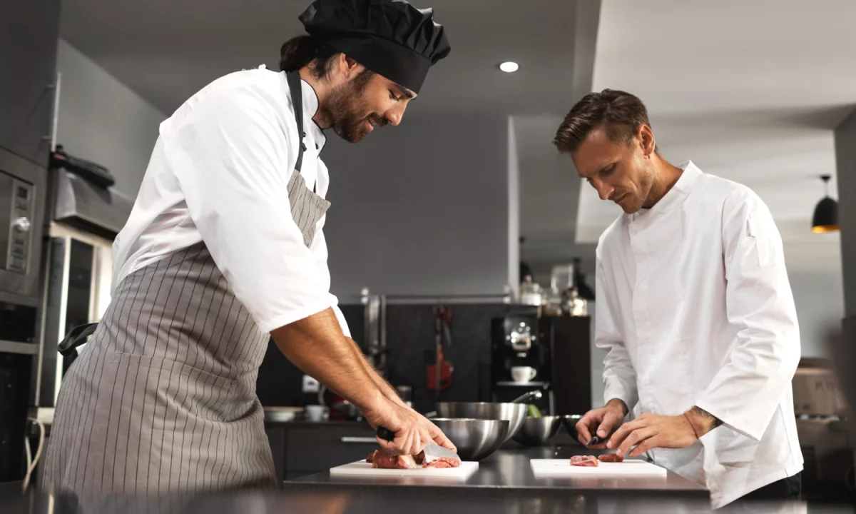 Njoftime Pune ne Tirane, Profesioni Ndihmes kuzhinier/e, Kamarier , Me eksperience, Pagesa Me Marreveshje.