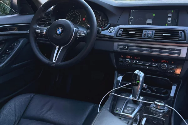 Makine me qera ne Rinas Tirane BMW Seria 5 – Automat | 2.0 Nafte Duke Nisur Nga 50 Euro Dita